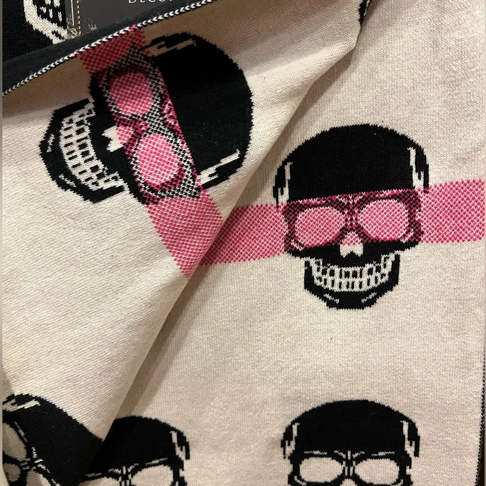 Spooky night reversible Skull blanket
